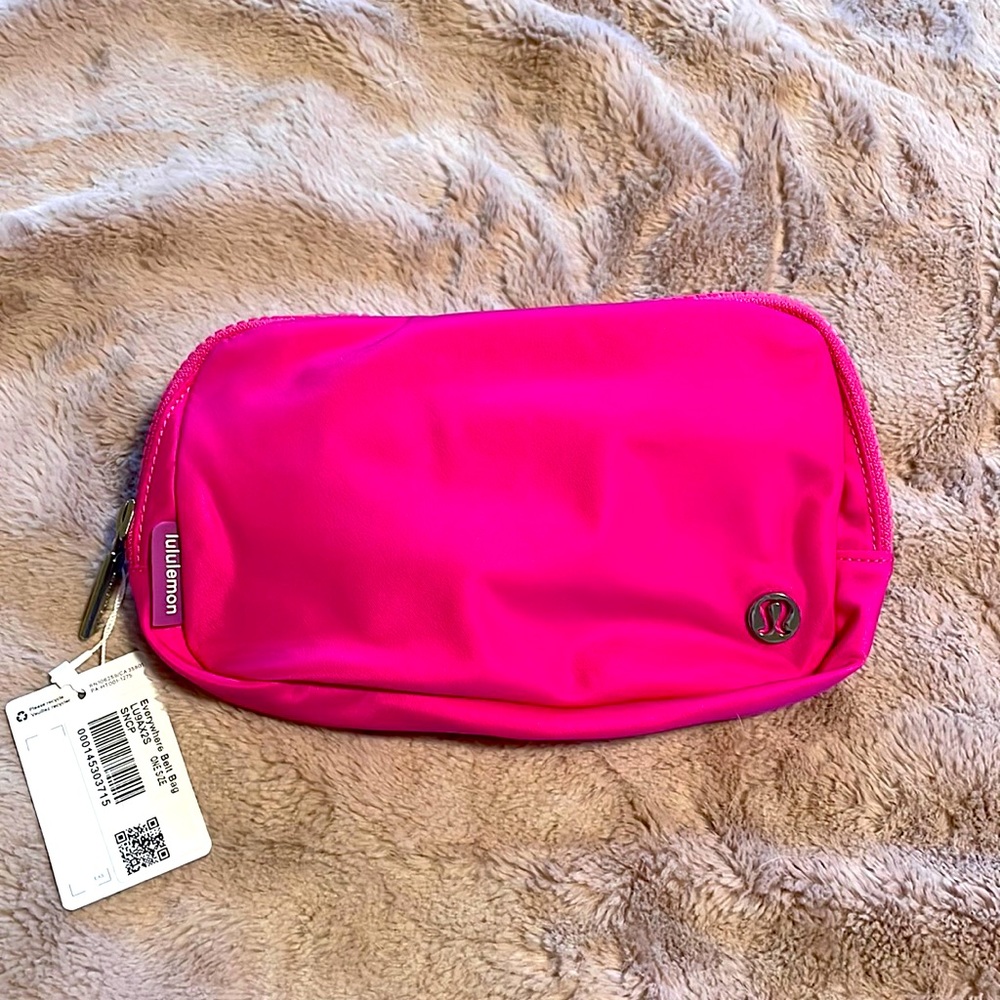 Lululemon Everywhere Belt Bag (SONIC PINK).     NO OFFERS PLEASE